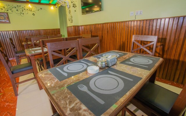 OYO 163 Hotel Arhant Inn