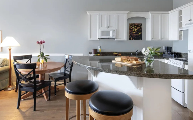 Rivertide Suites Hotel