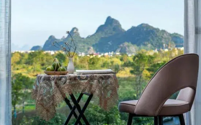 Guilin Yue Mountain Scenic View Vacation Apartment (Reed Flute Cave Scenic Area)