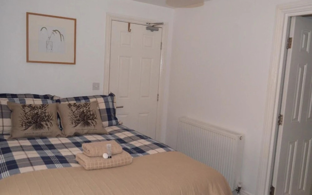 2 Bedrooms En-suite Near Victoria