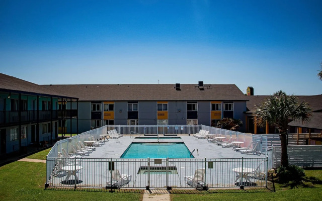 Biloxi Beach Hotel