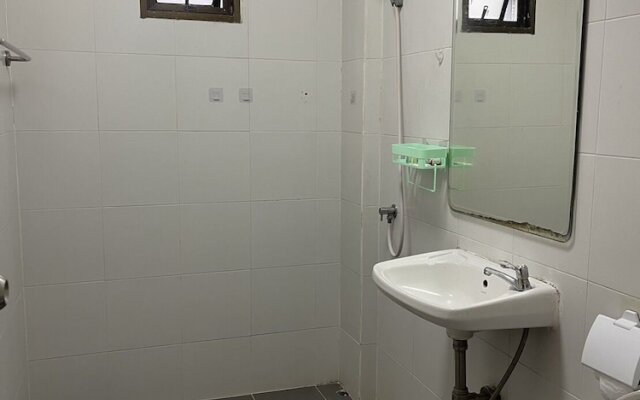 OYO 75577 Palace Hostel