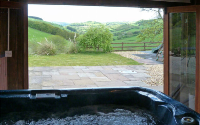 Holiday Home Y Barcud Coch