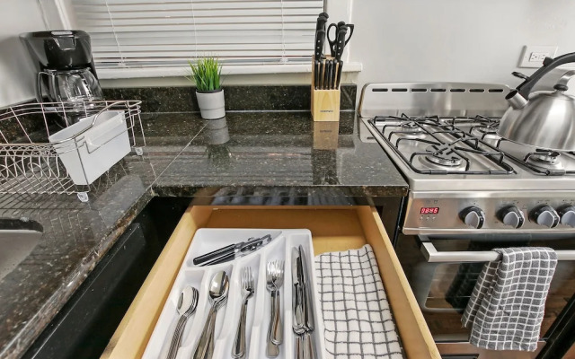 Stylish 2BR Apt - Sunnyside 05-2F