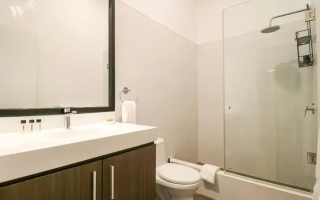 w Bold and Spacious 2BR in Miraflores