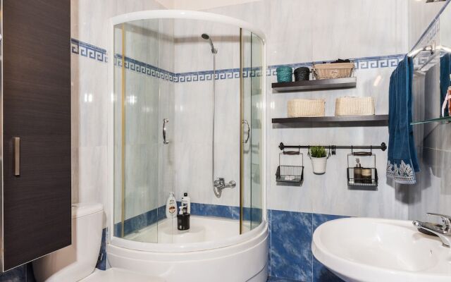 Dream Lux Flat with Great Outdoor Pool & Parking