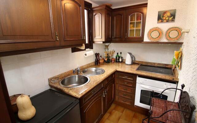 Lovely 2 bedroom house with private garden