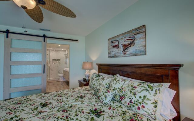 Beach Palms 5B by Anna Maria