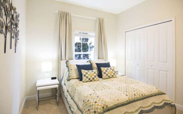 Luxury Townhome w/ Pool Sl4814