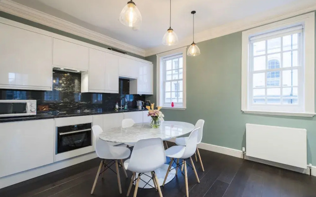 JOIVY Elegant 2 Bedroom Flat near Kensington Gardens