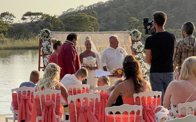 Green Pine Beach & Bungalows Luxury Concept