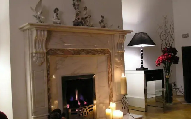 42 Caldy Road B&B (West Kirby)