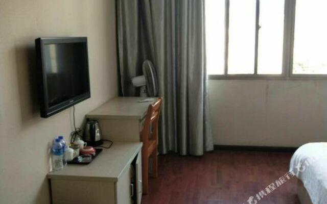 Yiliubashangwujiudian