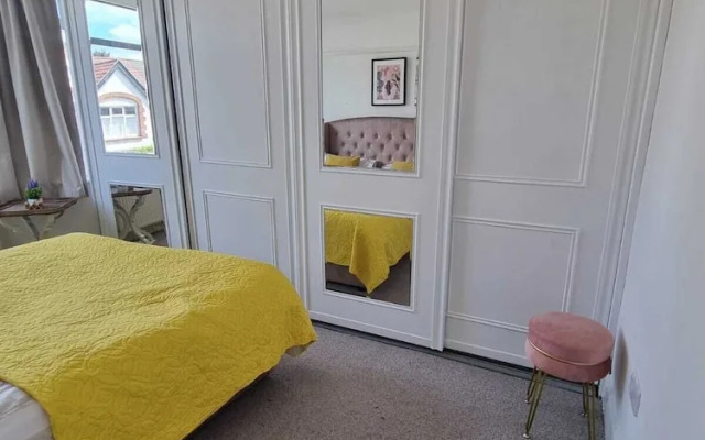 Large 4 Bed Terraced House