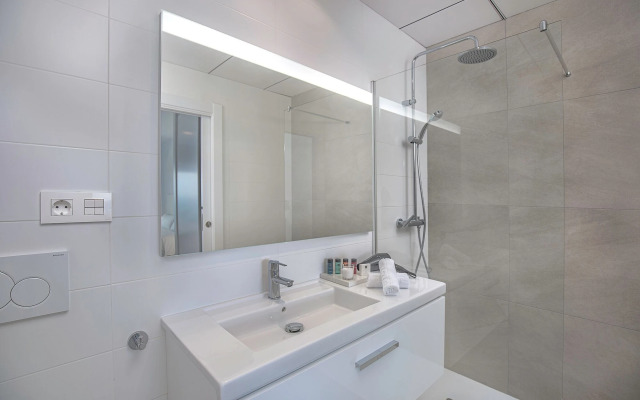 Blue Line Apartment Hotel