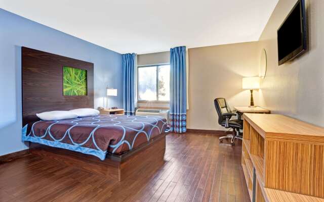 Super 8 by Wyndham Louisville Airport
