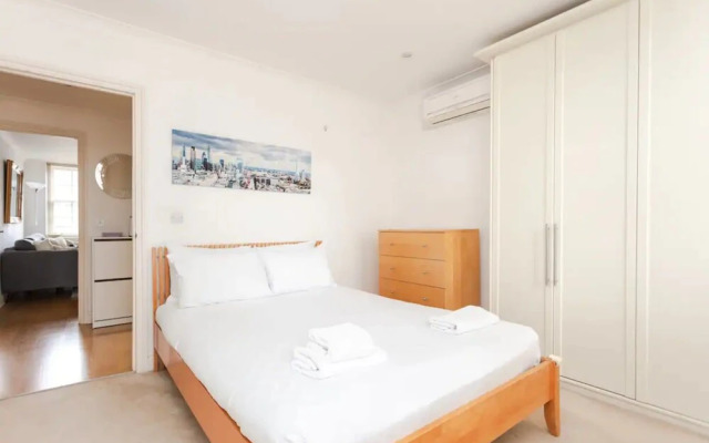 Homely 2 Bedroom Flat Near Embankment Station