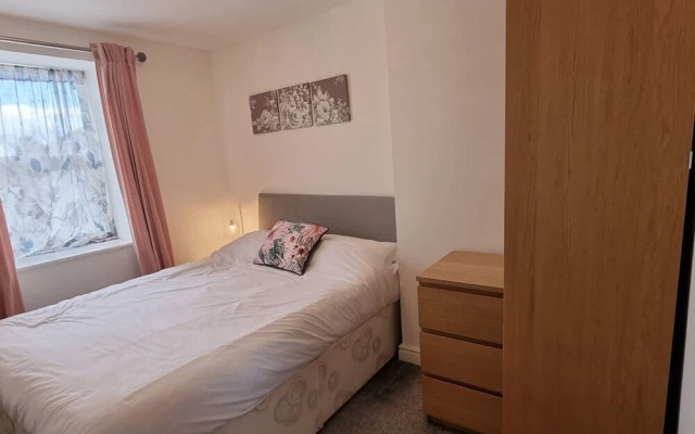 Beachside Home - Sleeps 5, Garden, Parking & Pets