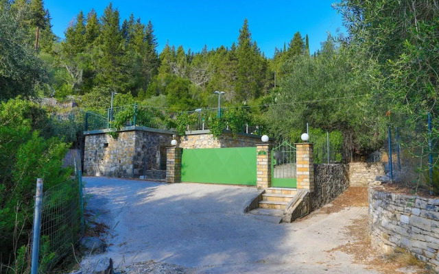 Villa Sevi in Loggos