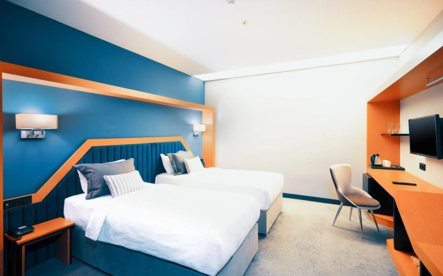 Roof 264 Hotel and Suites