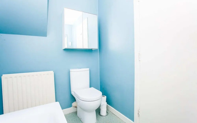 Charming Peaceful 2 Bed with Parking and Garden