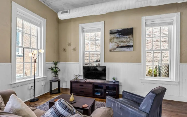 Downtown Delight - Private Balcony - Downtown Condo