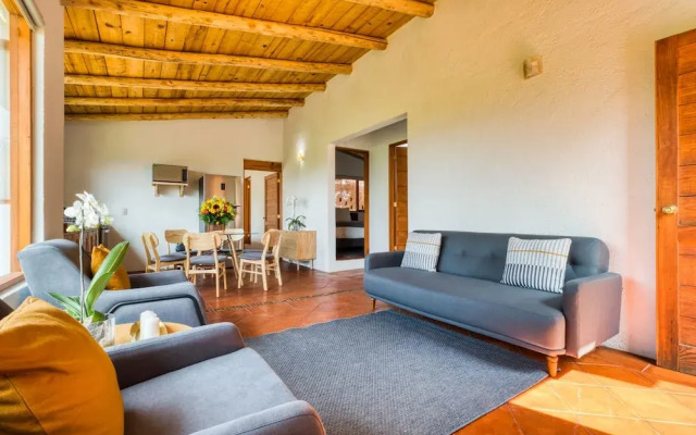 Luxury 3BR Cabin, Lakeview in Valle de Bravo