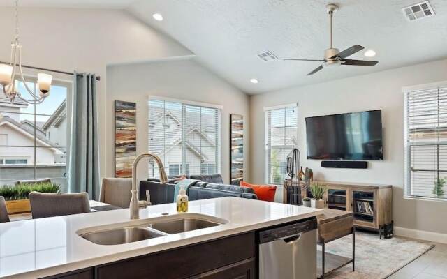 Spacious Villa Just Minutes from Downtown St. George by Redawning