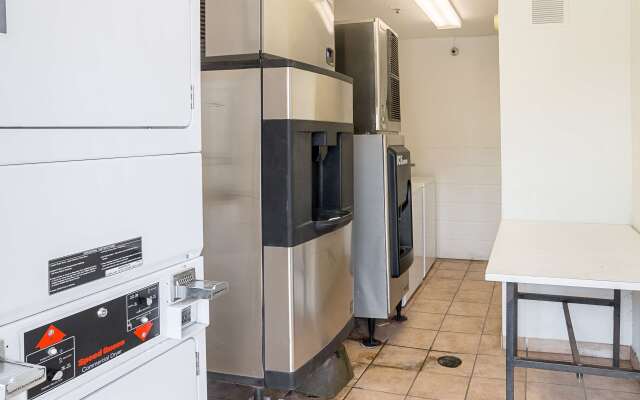 Motel 6 Grand Prairie, TX - Near Six Flags Drive