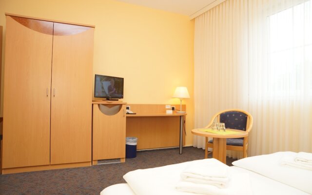 Warias Hotel & Restaurant