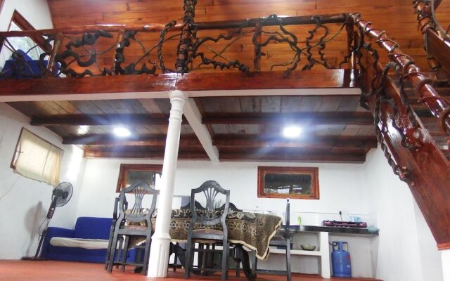Welikande Hotel and Trekking Center