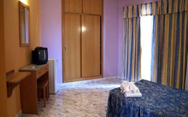 Hostal Carel