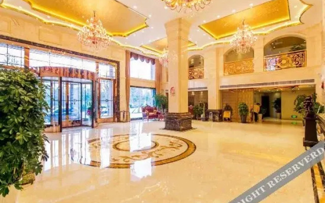 Yuexuan Zizi Hotel (Kaili City Government Stadium)