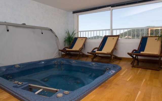 Quaint Villa with Jacuzzi in Sa Pobla