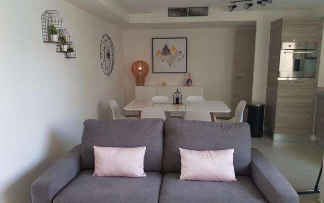 appartement T3 terrasse vue mer pieds dans l eau
