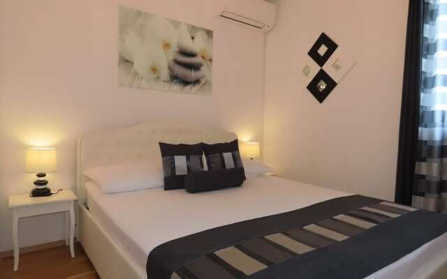 Villa Doris With Heated Pool gym and Kids Playground