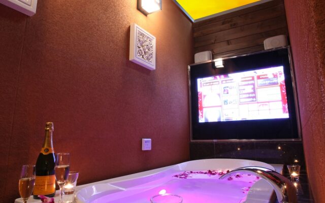 LUSSO CROCE URBAN RESORT - Adult Only