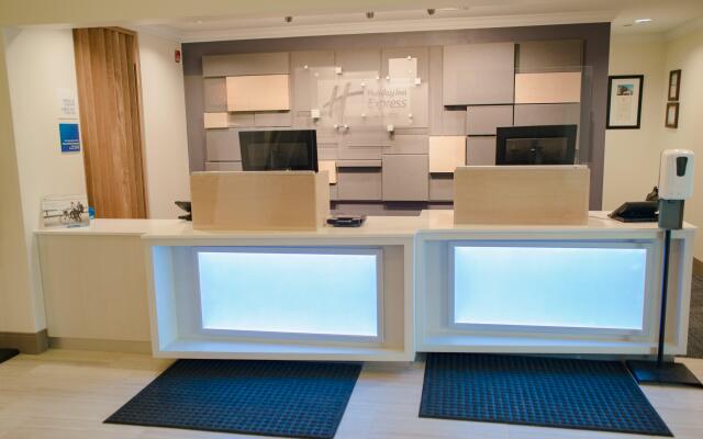 Holiday Inn Express & Suites Winona by IHG