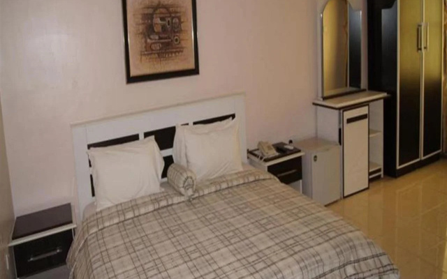 Royalview Hotel And Suites