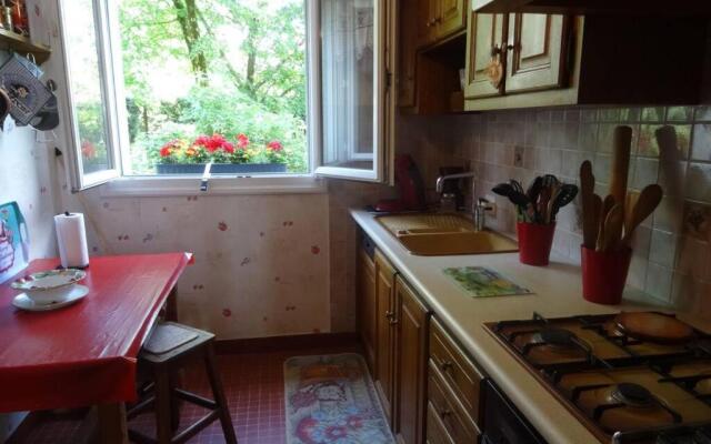 Petit nid douillet , calme avec vue sur le parc