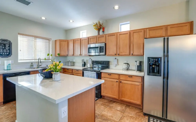 Phoenix Home w/ Private Pool Near Amphitheatre!