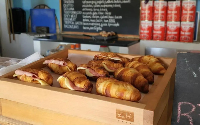 CHAKAS COVE BALLITO 2 Bedroom Beachfront Gem!