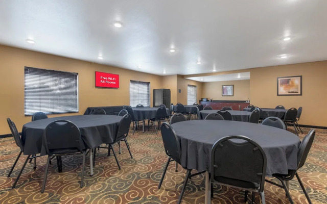 Red Roof Inn Charlestown