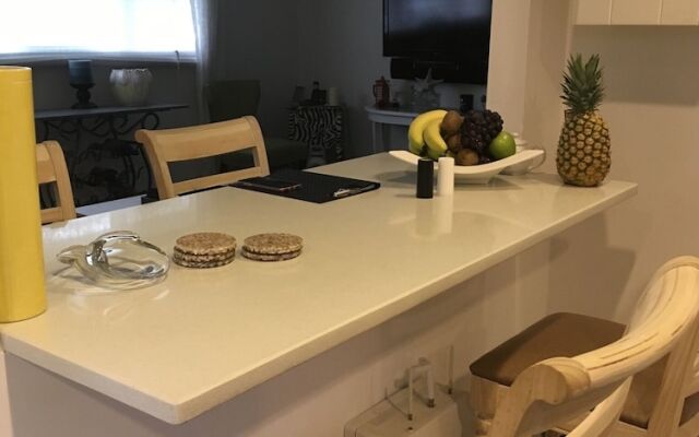 Brushwood House by Smith Point Beach