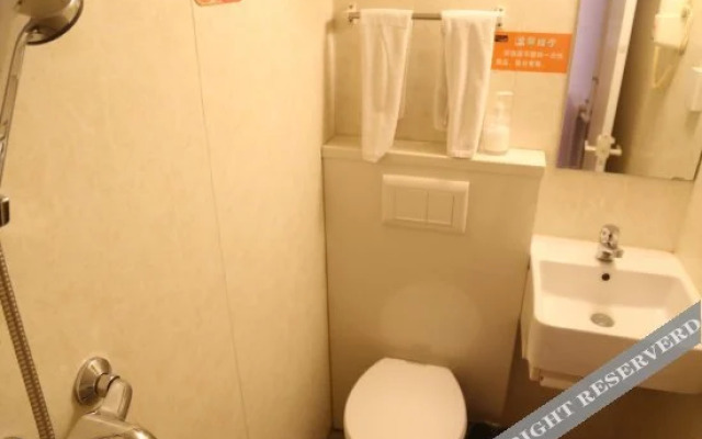 Pod Inn Yánxuǎn Hotel (Jinan Long-distance Bus Terminal Baicheng Railway Station Dìkǒu Road K88 Famous Spring Plaza)