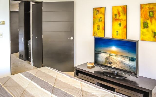 Elements 210 2 Bedroom Condo by Redawning