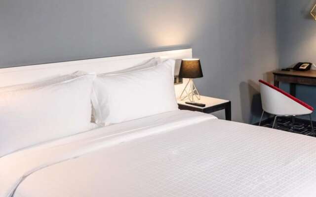 Trademark Hotel, Terrace King Twin Room in Nairobi No005