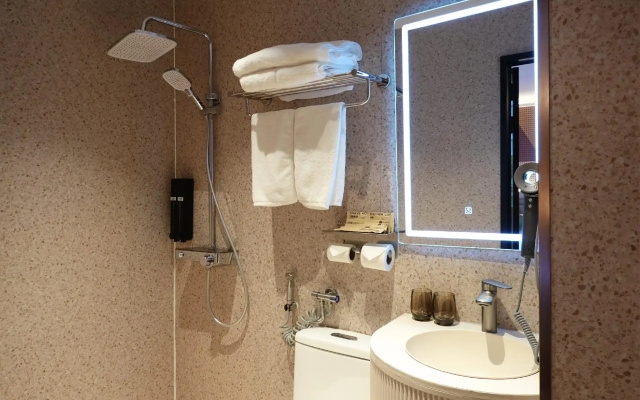 A Hotel Farrer Park - Newly Renovated