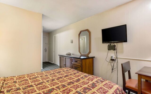 Rodeway Inn & Suites Raton