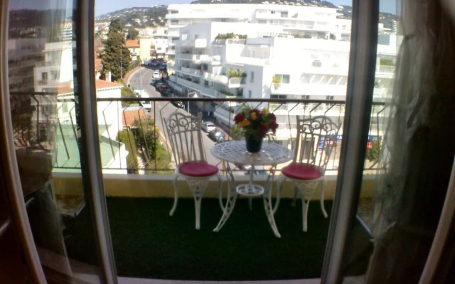 Apartment With One Bedroom In Cannes, With Wonderful City View, Furnished Terrace And Wifi 800 M From The Beach